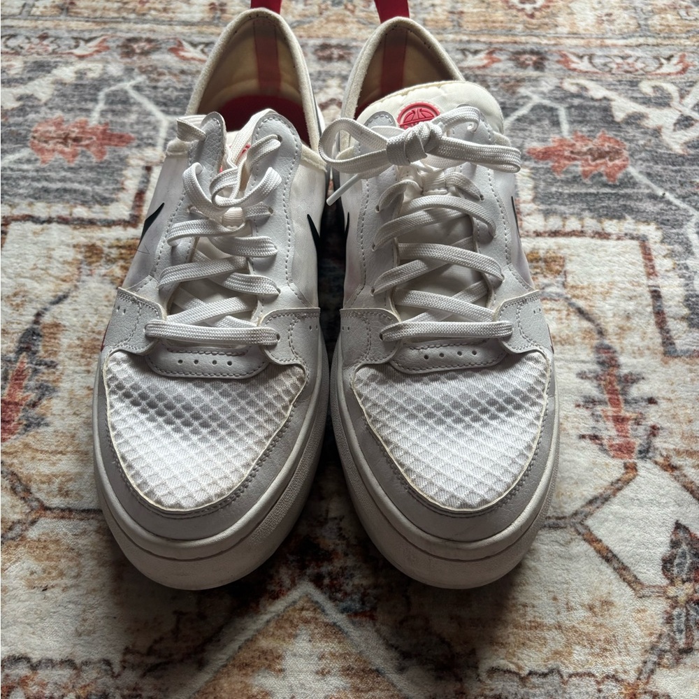 Nike White and Black Women's Low-Top Sneakers